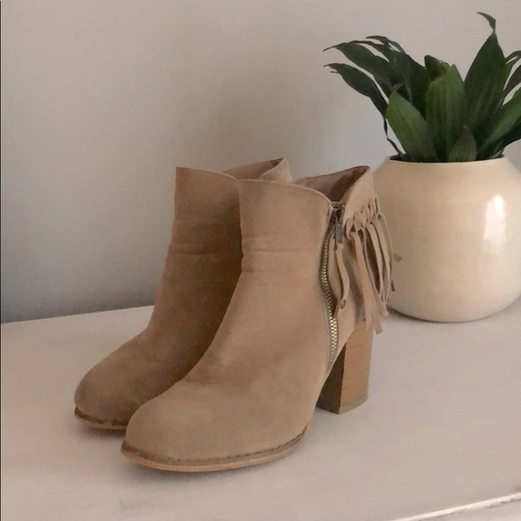 Shoes - Size 7 Camel Suede Fringe Booties